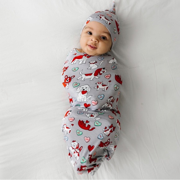 🐾❤️NIB LS Vday Swaddle❤️🐾 - Picture 1 of 3